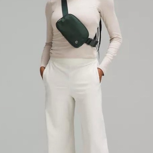 New Lululemon Belt Bag - Picture 2 of 5